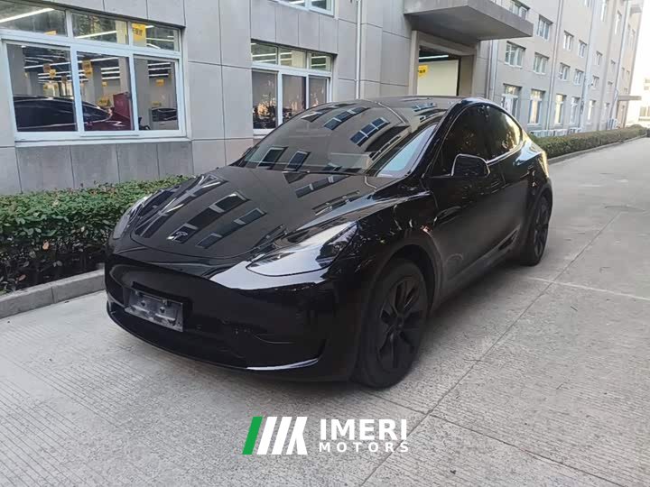 Tesla Model Y Rear-Wheel Drive