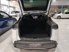 Tesla Model Y Rear-Wheel Drive - ფოტო 18