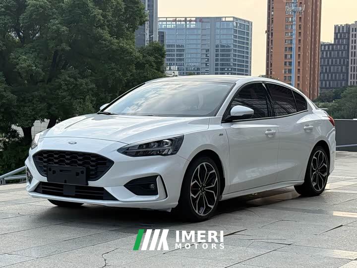 Ford Focus Sedan EcoBoost 180 Automatic ST Line