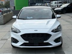 Ford Focus Sedan EcoBoost 180 Automatic ST Line - ფოტო 2