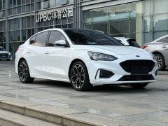 Ford Focus Sedan EcoBoost 180 Automatic ST Line - ფოტო 3