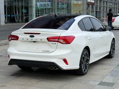 Ford Focus Sedan EcoBoost 180 Automatic ST Line - ფოტო 6
