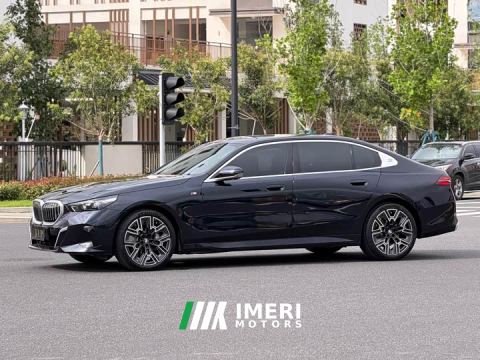 2025 BMW 5 Series 530Li Luxury M Sport Package