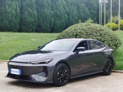 Changan UNI-V 2024 1.5T Premium - ფოტო 1