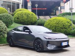 Changan UNI-V 2024 1.5T Premium - ფოტო 3