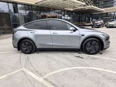 Tesla Model Y Rear-Wheel Drive - ფოტო 3