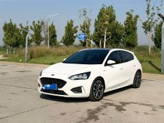 Ford Focus Hatchback EcoBoost 180 Automatic ST Line - ფოტო 1