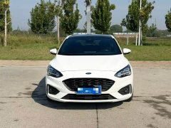 Ford Focus Hatchback EcoBoost 180 Automatic ST Line - ფოტო 2