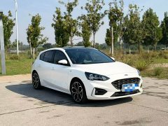 Ford Focus Hatchback EcoBoost 180 Automatic ST Line - ფოტო 3