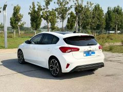 Ford Focus Hatchback EcoBoost 180 Automatic ST Line - ფოტო 7