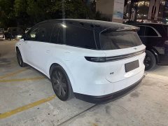 Li Auto i8 Standard Edition - ფოტო 8