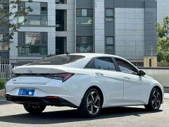 Hyundai Elantra 1.5L CVT Luxury - ფოტო 4
