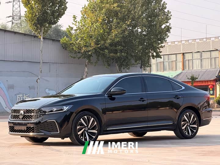 Volkswagen Passat 330TSI Starry Sky Elite