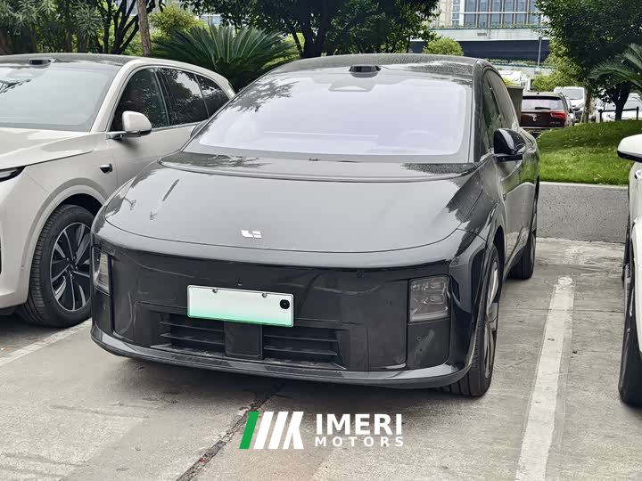 Li Auto i8 Standard Edition