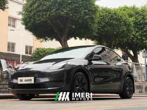 2024 Tesla Model Y Rear-Wheel Drive
