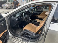 Lexus ES 200 Premium Edition - ფოტო 5