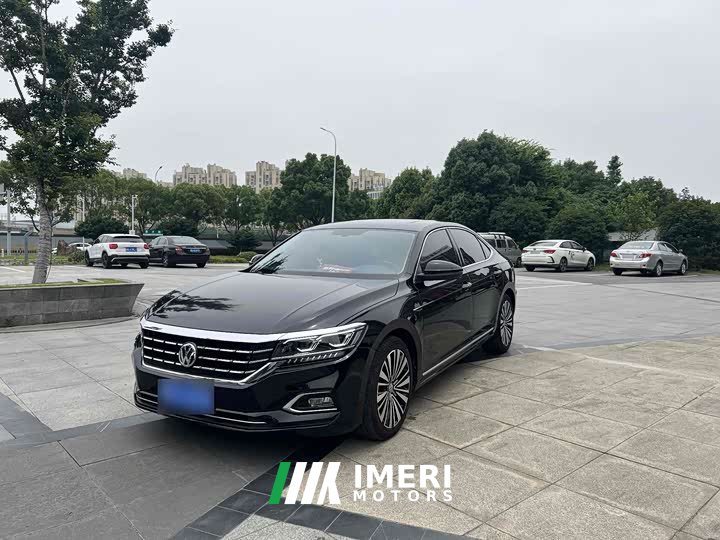 Volkswagen Passat 330TSI Luxury - ავტომობილი ჩინეთიდან