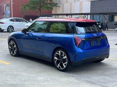 BMW 2024 Electric MINI Cooper 452km COOPER SE Artist Edition - ფოტო 3