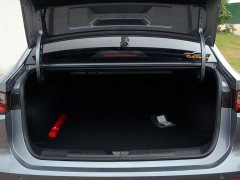 SAIC MG i5 1.5L Manual Comfort Edition - ფოტო 8