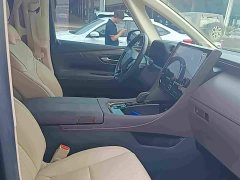 Toyota Vellfire Crown Hybrid 2.5L Premium Edition - ფოტო 8