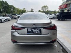 Lexus ES 200 Excellence Edition - ფოტო 8