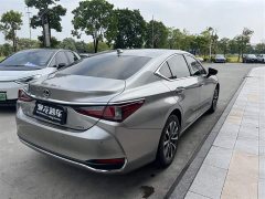 Lexus ES 200 Excellence Edition - ფოტო 9