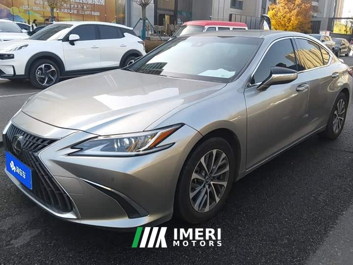 Lexus ES 260 Excellence Edition - автомобиль из Китая