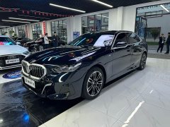 BMW 5 Series 530Li Luxury M Sport Package - ფოტო 1