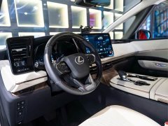 Lexus LM 500h Six-Seat Premium Edition - ფოტო 15