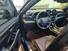 Toyota Crown Venza 2024 2.5L HEV AWD Premium - ფოტო 15