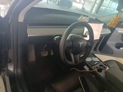 Tesla Model Y Rear-Wheel Drive - ფოტო 9