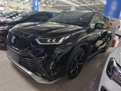 Toyota Crown Venza 2022 2.5L HEV AWD Premium - ფოტო 1