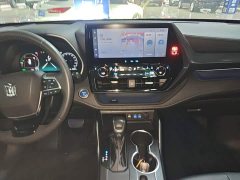 Toyota Crown Venza 2022 2.5L HEV AWD Premium - ფოტო 12