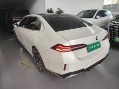 BMW 5 Series 525Li M Sport Package - ფოტო 4