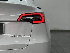 Tesla Model Y Standard Range RWD - ფოტო 12