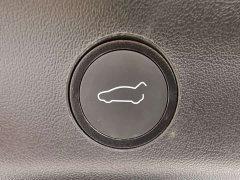 Tesla Model Y Rear-Wheel Drive - ფოტო 11