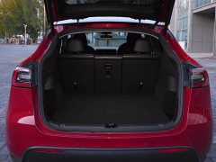 Tesla Model Y Performance All-Wheel Drive - ფოტო 17