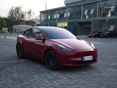 Tesla Model Y Performance All-Wheel Drive - ფოტო 3