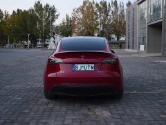 Tesla Model Y Performance All-Wheel Drive - ფოტო 6