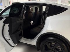 Tesla Model Y Long Range All-Wheel Drive - ფოტო 8