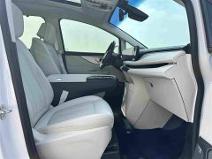 Buick GL8 New Energy Luzun Respect Edition 7-Seater - ფოტო 9