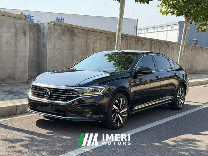 Volkswagen Passat 330TSI Luxury