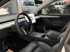 Tesla Model Y Rear-Wheel Drive - ფოტო 4