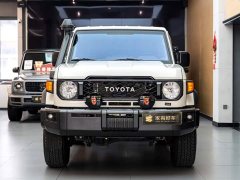 Toyota Land Cruiser (Import) LC71 4.0L Automatic - ფოტო 2