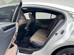 Lexus ES 2022 300h Premium Edition - ფოტო 18
