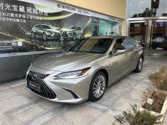Lexus ES 300h Executive - ფოტო 1