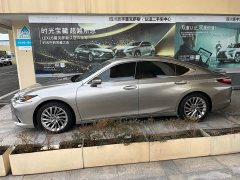 Lexus ES 300h Executive - ფოტო 4