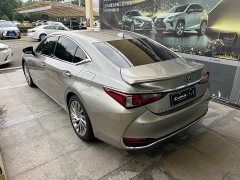 Lexus ES 300h Executive - ფოტო 5
