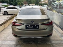 Lexus ES 300h Executive - ფოტო 6