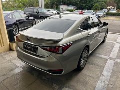 Lexus ES 300h Executive - ფოტო 7
